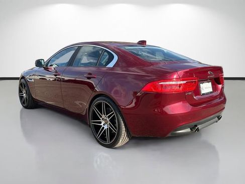 Used 2017 Jaguar XE image 5