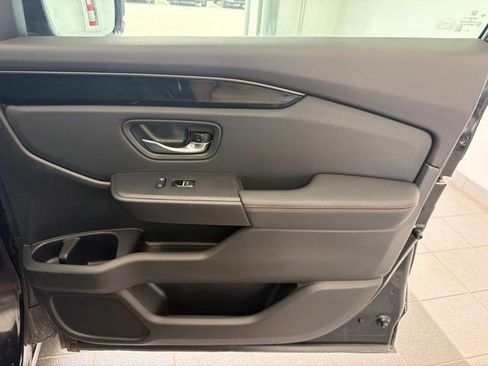 Used 2025 Honda Pilot TrailSport image 15