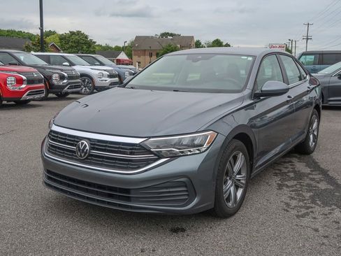 Used 2024 Volkswagen Jetta SE FWD image 5