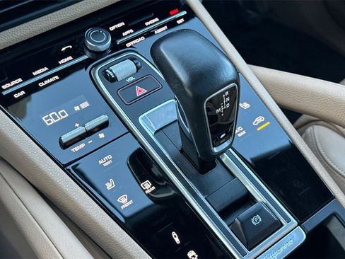 Used 2021 Porsche Cayenne Coupe image 27