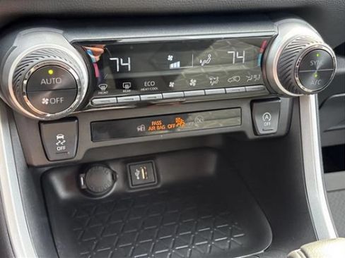 Used 2023 Toyota RAV4 XLE AWD/4WD image 5