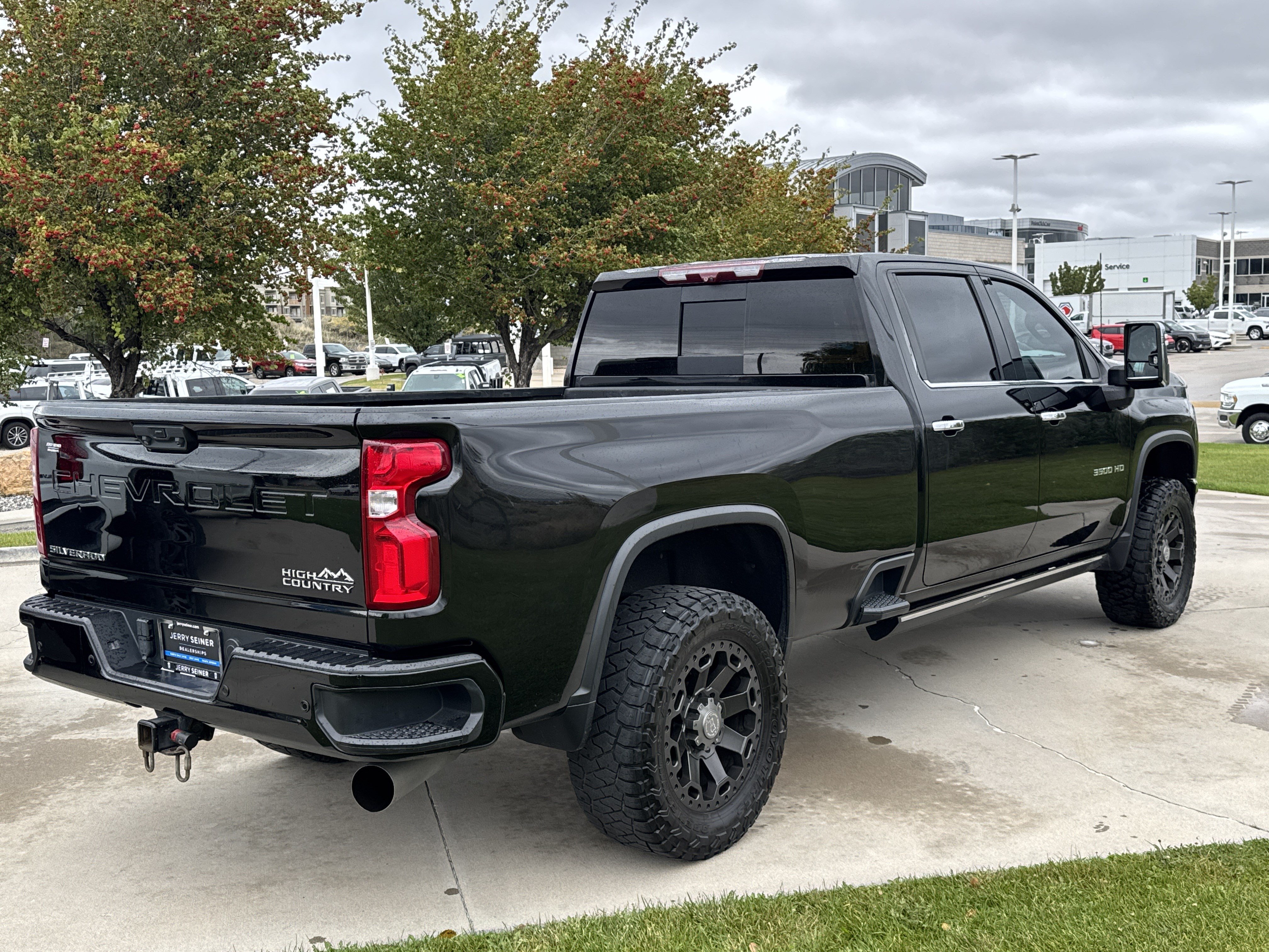 Used 2022 Chevrolet Silverado 3500 High Country w/ Technology Package AWD/4WD image 5