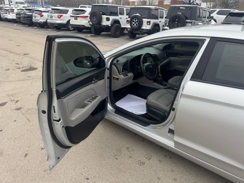 Used 2018 Hyundai Elantra SEL image 14