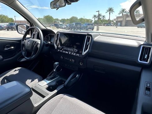 Used 2025 Nissan Frontier SV RWD image 14