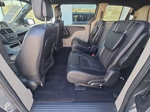 Used 2019 Dodge Grand Caravan SXT FWD image 34