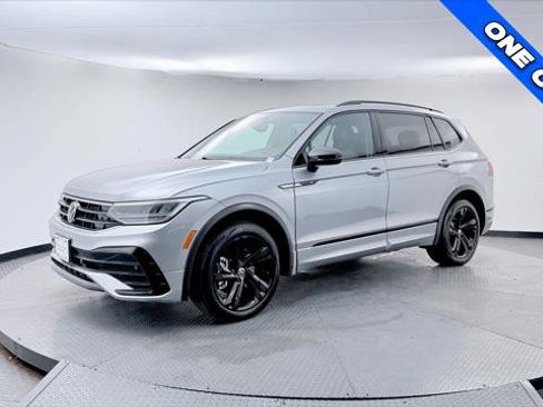Used 2023 Volkswagen Tiguan SE R-Line FWD image 2
