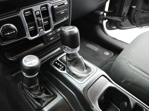 Used 2022 Jeep Wrangler Unlimited Sport image 15