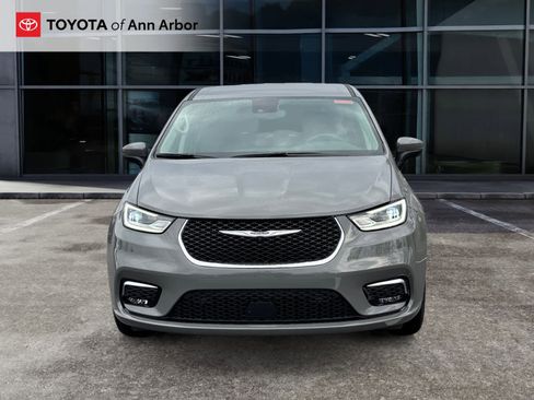 Used 2023 Chrysler Pacifica Touring-L image 13