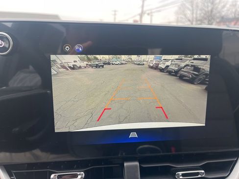 New 2026 Chevrolet Equinox LT w/ Convenience Package II FWD image 24