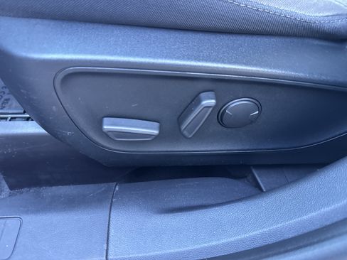 Used 2020 Ford Escape SE image 6