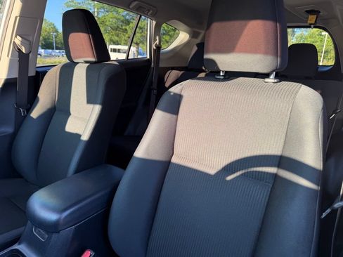Used 2016 Toyota RAV4 LE FWD image 10