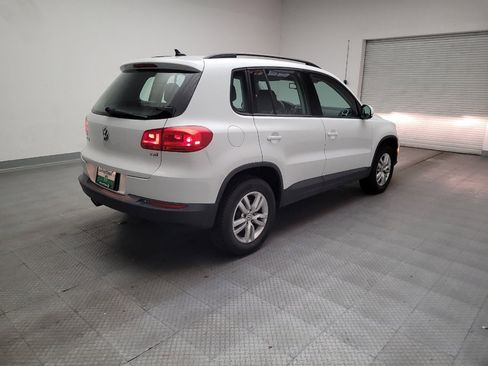 Used 2017 Volkswagen Tiguan S image 9