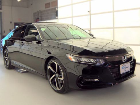 Used 2020 Honda Accord Sport image 4