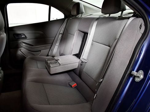 Used 2013 Chevrolet Malibu LS image 30