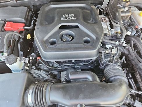 Used 2020 Jeep Wrangler Unlimited Sahara AWD/4WD image 18