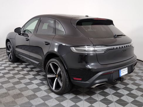 Certified 2025 Porsche Macan image 3