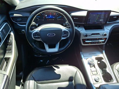 Used 2020 Ford Explorer XLT w/ Equipment Group 202A image 12