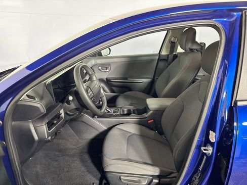 Used 2025 Kia K4 LXS image 11