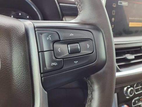 Used 2023 GMC Yukon SLT w/ SLT Premium Package AWD/4WD image 17