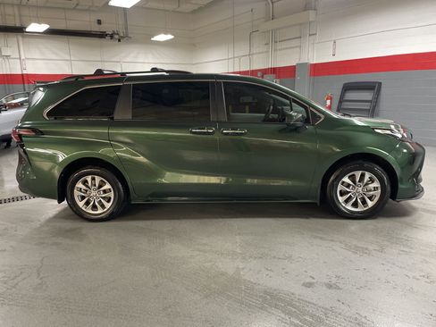 Used 2025 Toyota Sienna XLE image 11