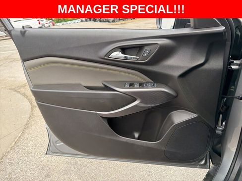 Used 2025 Chevrolet Trax ACTIV FWD image 29