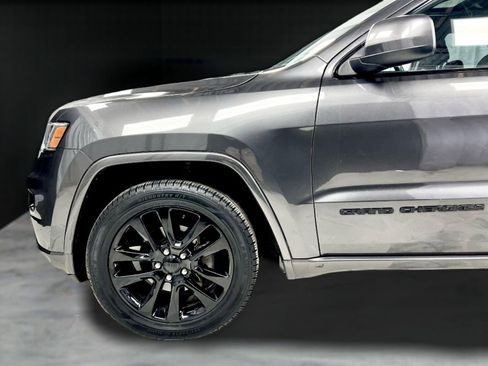 Used 2018 Jeep Grand Cherokee Altitude AWD/4WD image 37