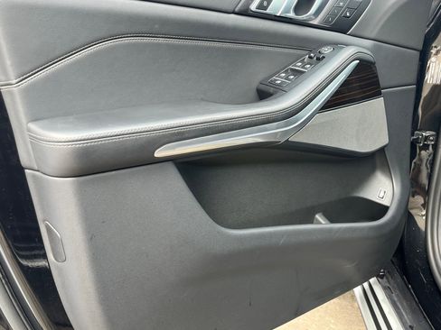 Used 2025 BMW X5 xDrive50e image 12