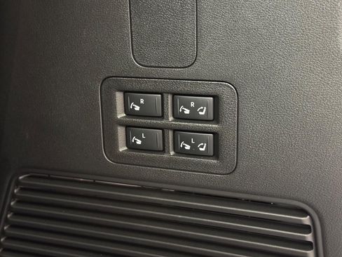 Used 2025 Nissan Armada Platinum AWD/4WD image 17