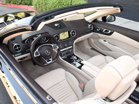 Used 2018 Mercedes-Benz SL 550 image 24