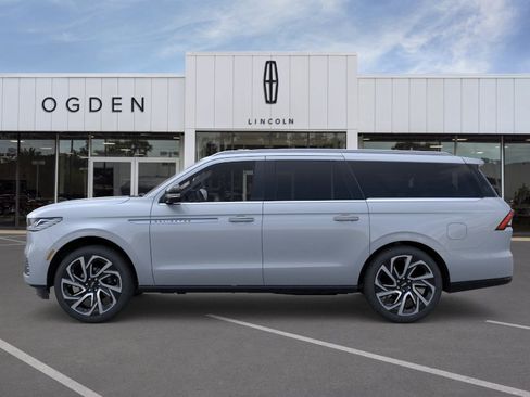 New 2026 Lincoln Navigator L Reserve AWD/4WD image 3