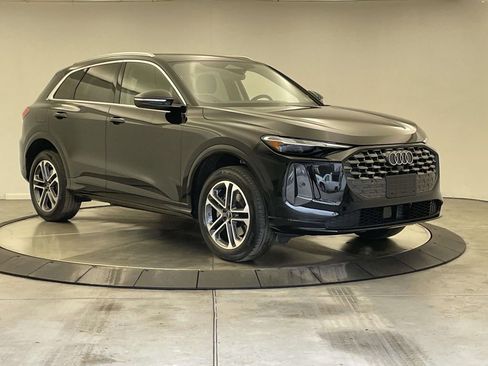 Certified 2025 Audi Q5 Premium w/ Convenience Package image 9