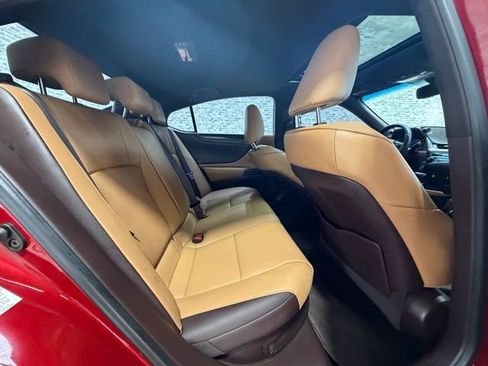 Used 2019 Lexus ES 300h w/ Premium Package FWD image 11