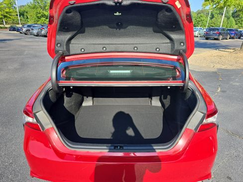 Used 2019 Toyota Camry SE FWD image 13