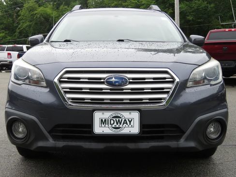 Used 2017 Subaru Outback 2.5i Premium AWD/4WD image 2