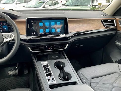 New 2025 Volkswagen Atlas SE image 8