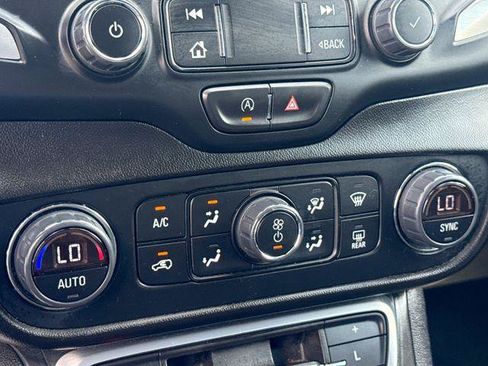 Used 2024 GMC Terrain SLT FWD image 17