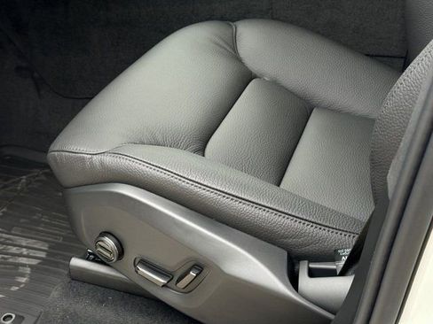 Certified 2025 Volvo XC90 T8 Plus w/ Protection Package Premier image 20