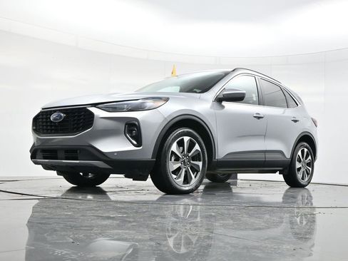 Certified 2023 Ford Escape Platinum image 46