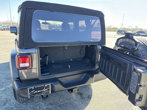 Used 2024 Jeep Wrangler Sport image 19