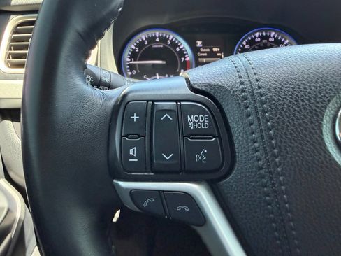 Used 2019 Toyota Highlander SE AWD/4WD image 17
