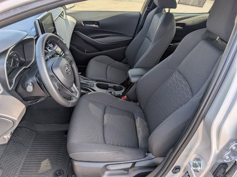 Used 2025 Toyota Corolla SE image 2