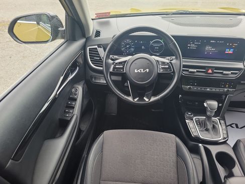 Used 2024 Kia Seltos S AWD/4WD image 19