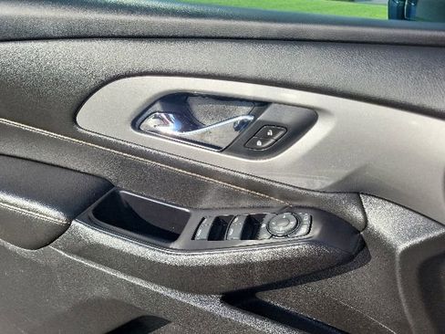 Used 2020 Chevrolet Traverse LT FWD image 28