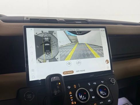 New 2026 Land Rover Defender 110 X-Dynamic SE image 32