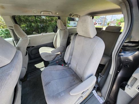 Used 2014 Toyota Sienna LE FWD image 8