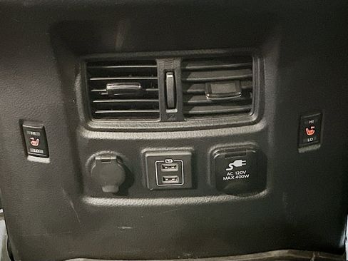 Used 2024 Nissan Titan PRO-4X w/ Pro-4x Convenience Package AWD/4WD image 27