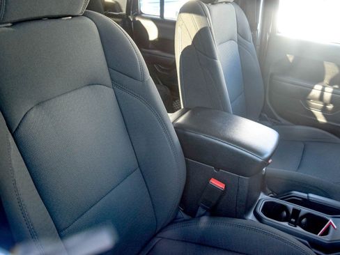 Used 2023 Jeep Gladiator Sport image 9