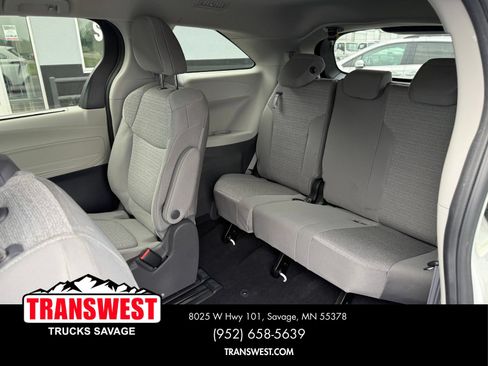 Used 2021 Toyota Sienna LE AWD/4WD image 7