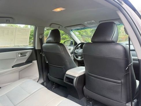 Used 2017 Toyota Camry SE image 21