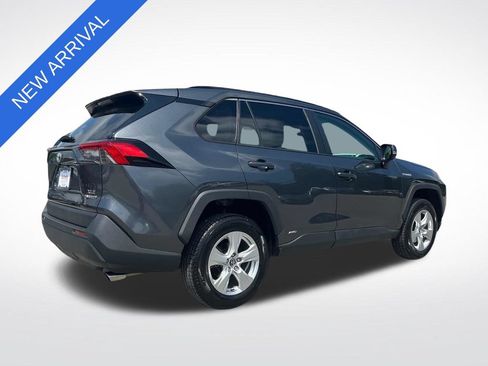 Used 2020 Toyota RAV4 XLE AWD/4WD image 3